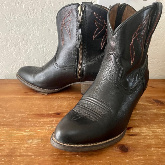 Ariat Shoes - Black ARIAT Women’s Darlin western boots